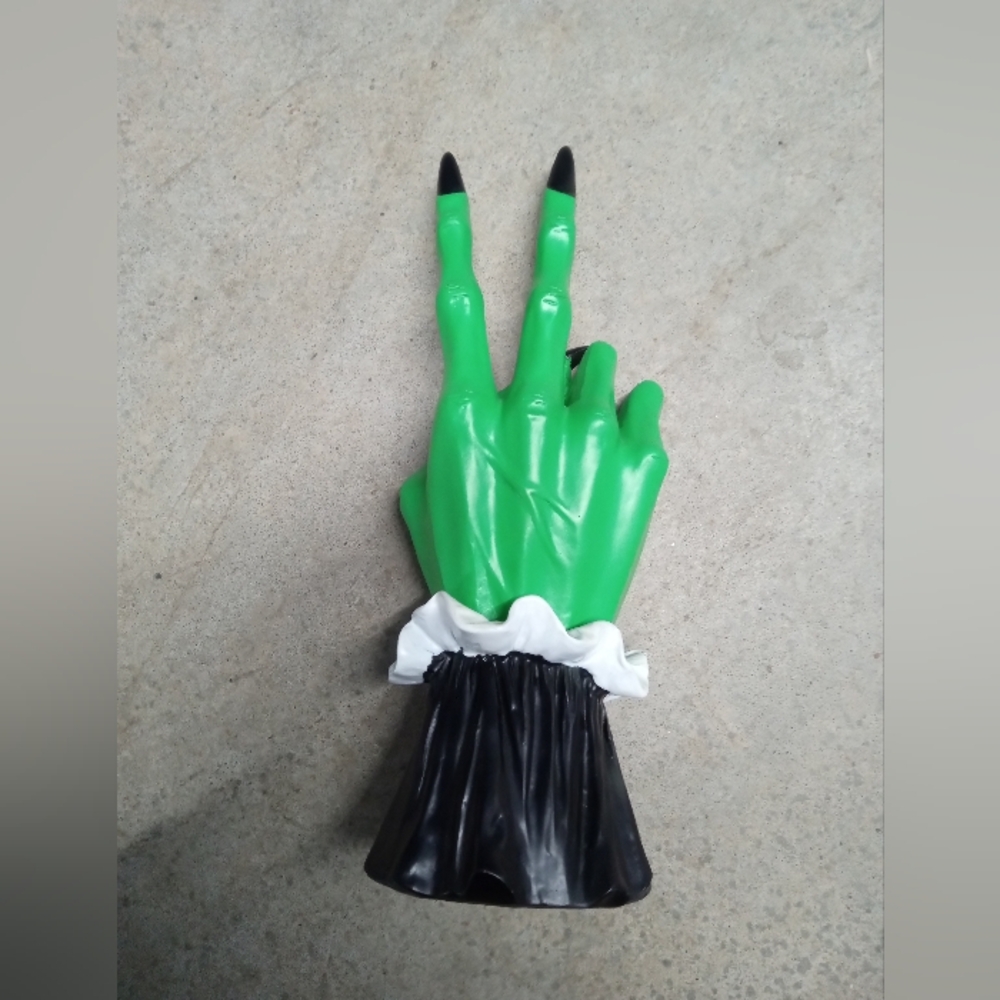 Green Witch Hand Decor